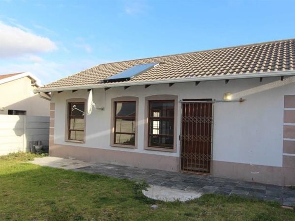 3 Bedroom Property for Sale in Parsonsvlei Eastern Cape